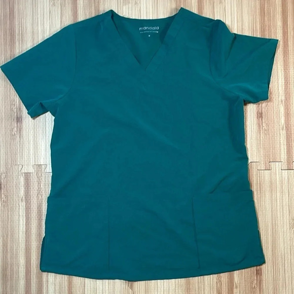 Mandala Green Scrub Top Womens Size Medium - Picture 1 of 7